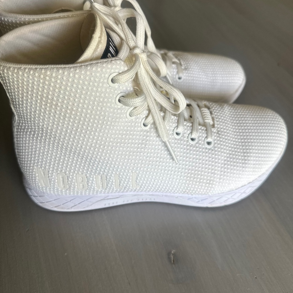 WOMANS NOBULL HIGHTOPS size 8